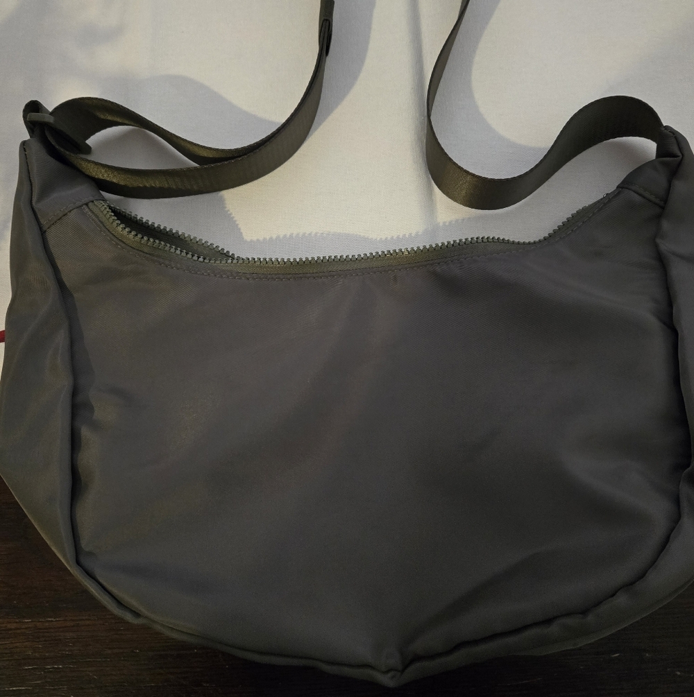 Sleek Hunter Green Shoulder Bag